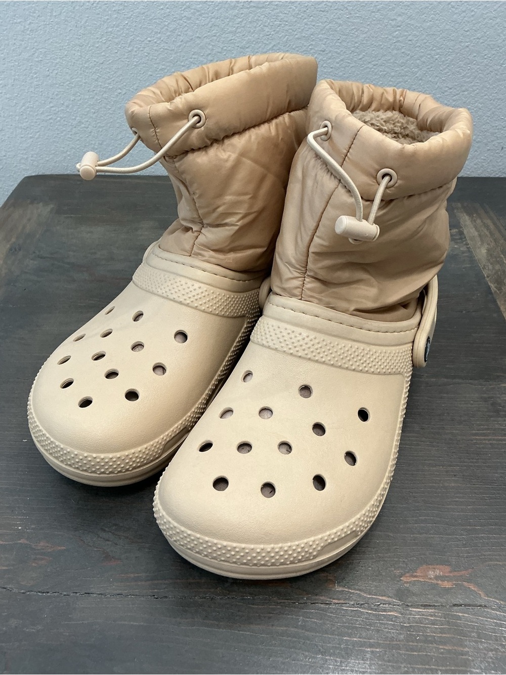 CROCS Classic Lined Neo Puff Boots Chai Beige Tan Unisex M6/W8